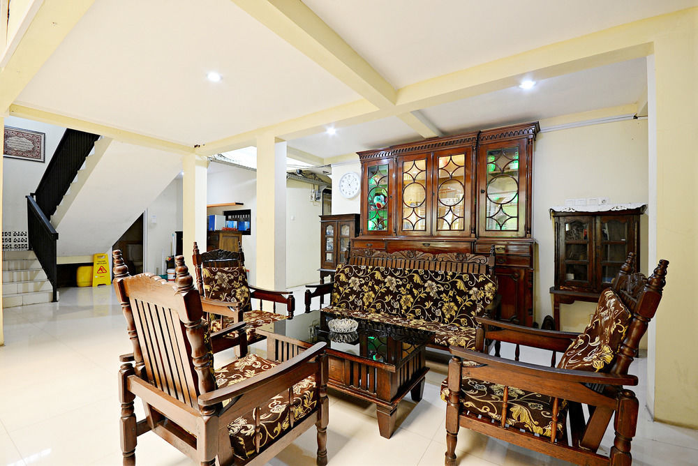 Zen Rooms Kuningan Syariah Jakarta Exterior foto