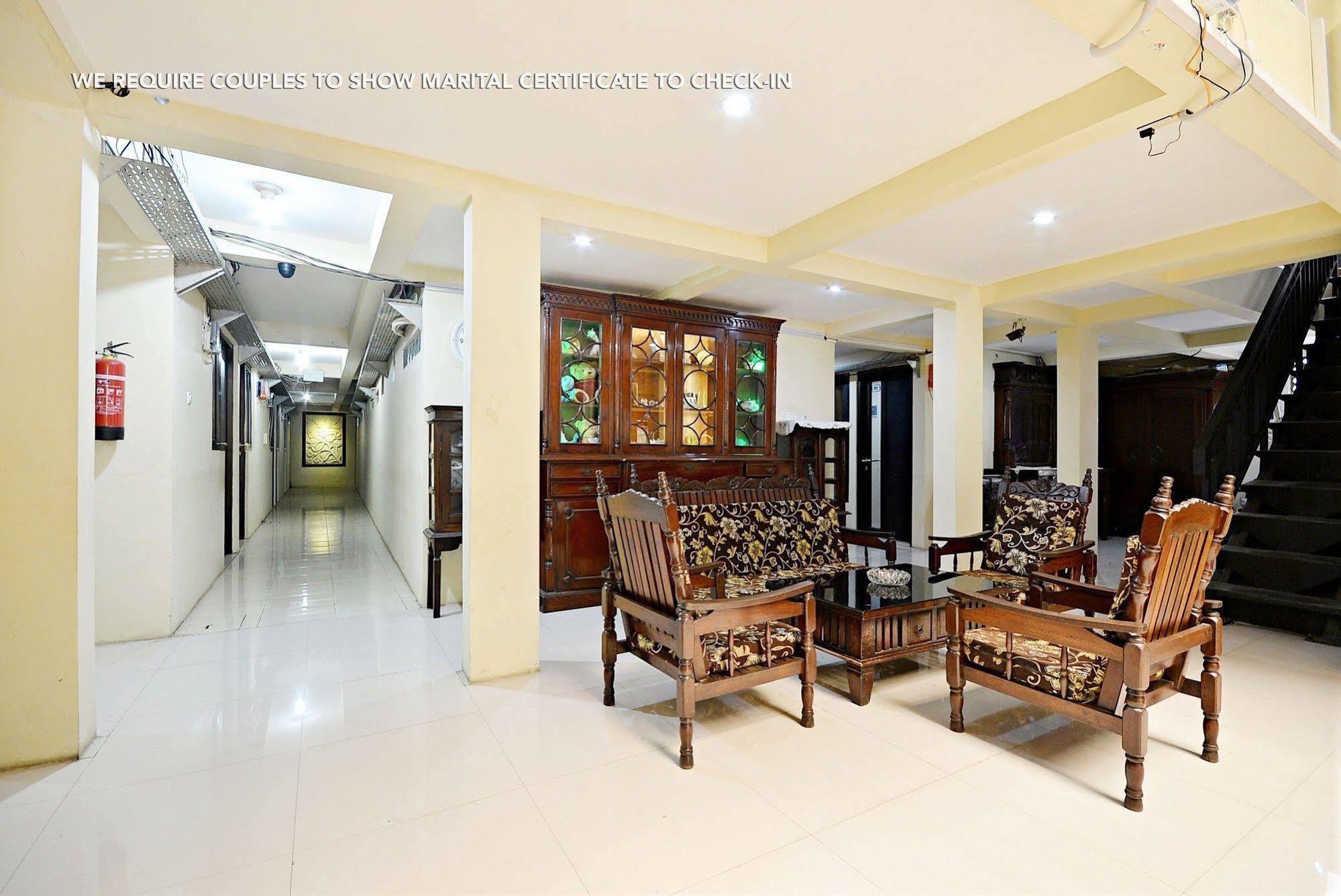 Zen Rooms Kuningan Syariah Jakarta Exterior foto