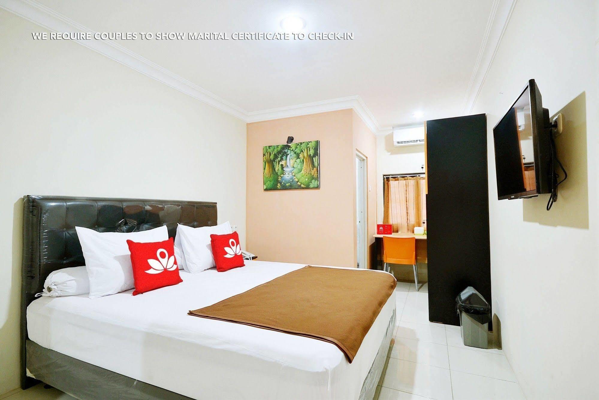 Zen Rooms Kuningan Syariah Jakarta Exterior foto