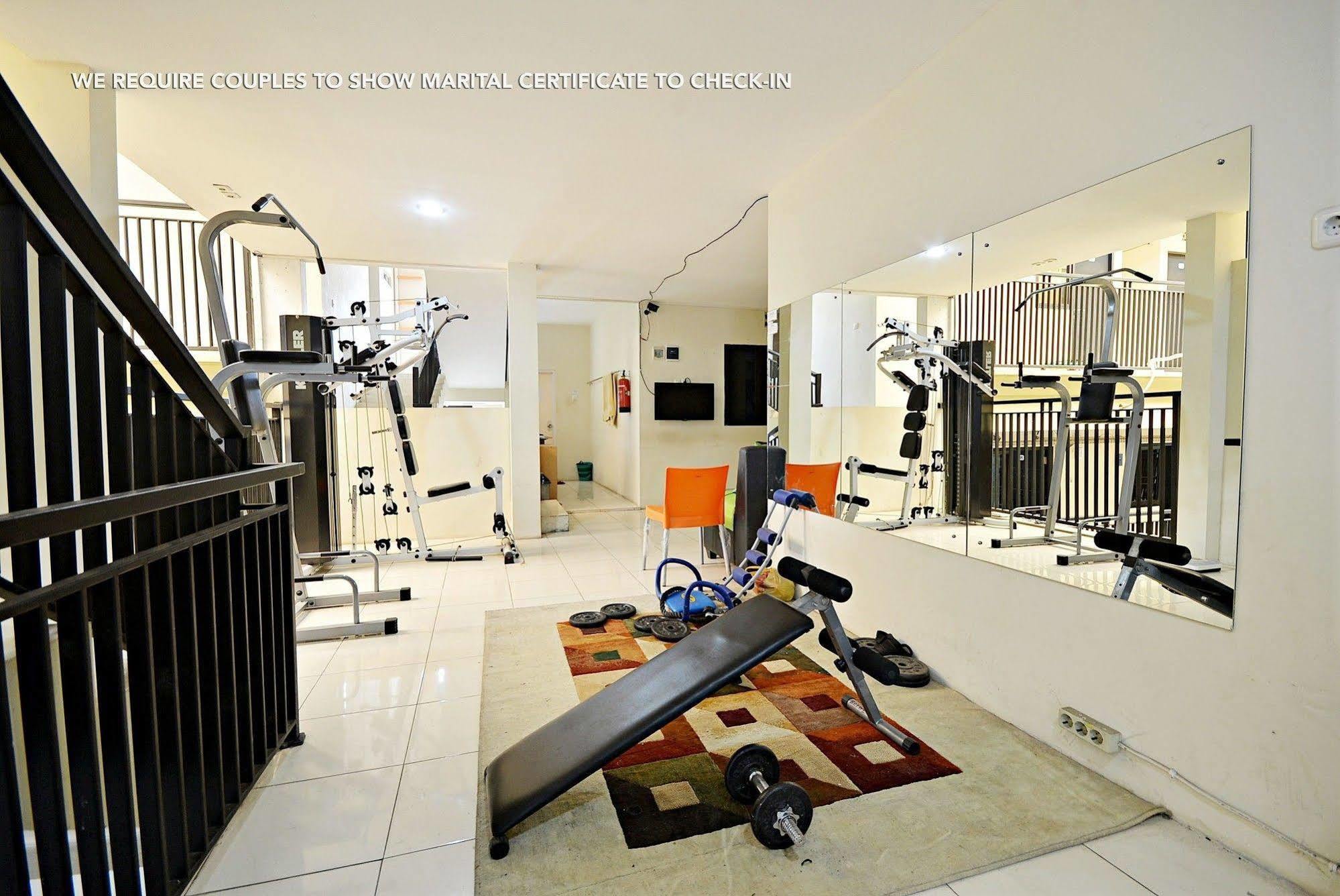 Zen Rooms Kuningan Syariah Jakarta Exterior foto