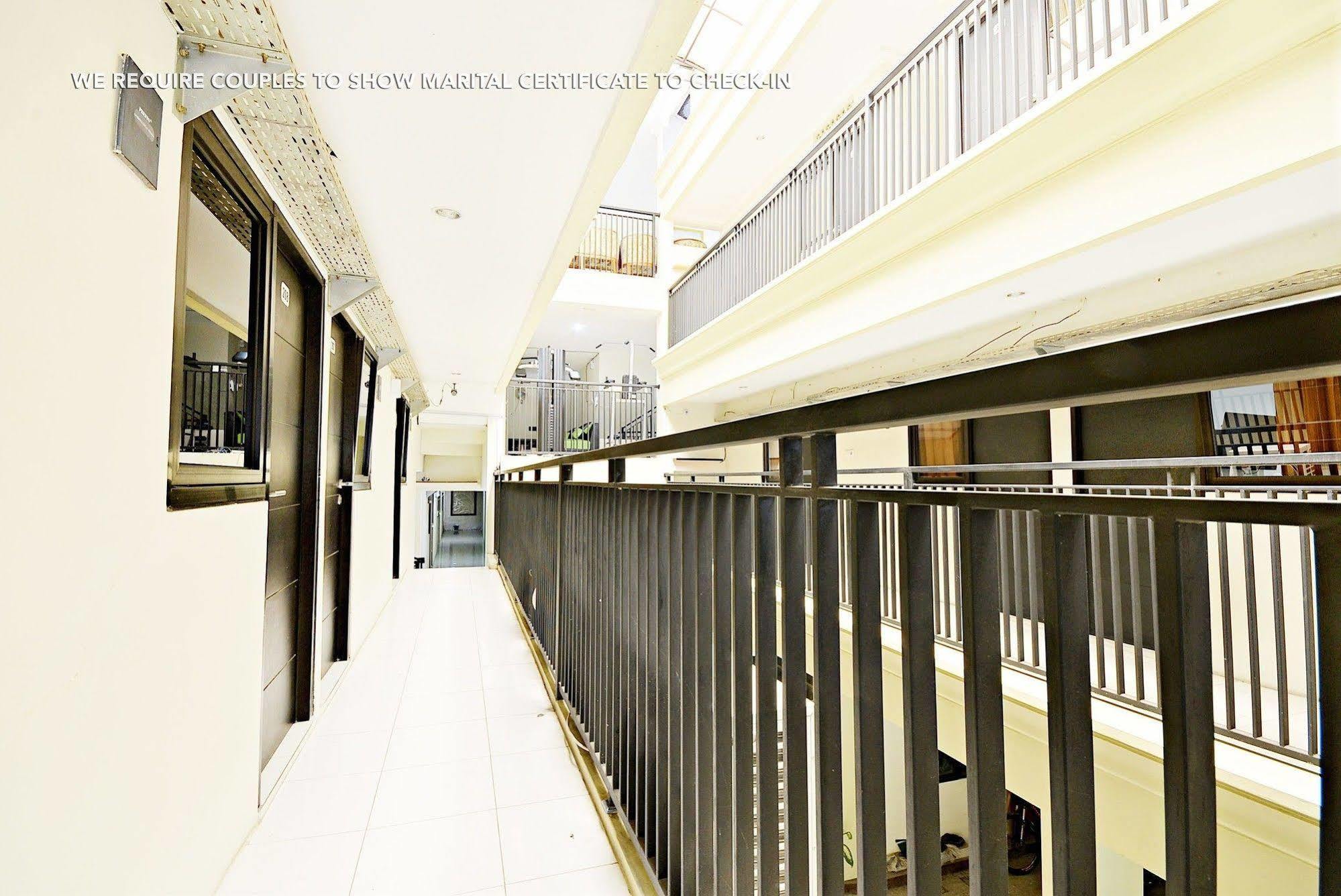 Zen Rooms Kuningan Syariah Jakarta Exterior foto