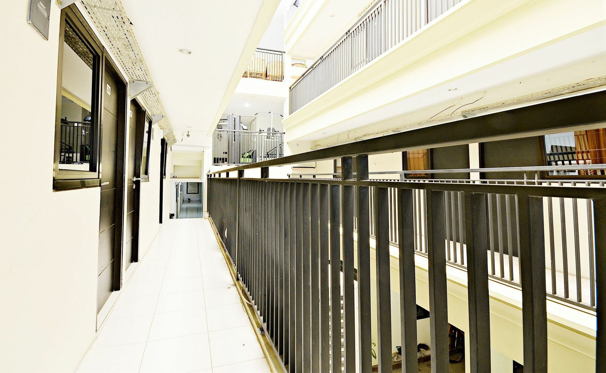 Zen Rooms Kuningan Syariah Jakarta Exterior foto