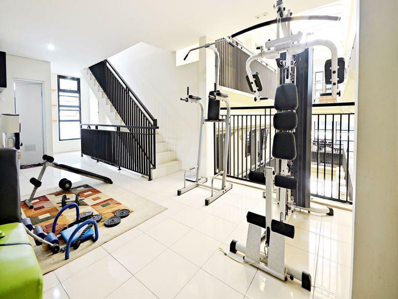Zen Rooms Kuningan Syariah Jakarta Exterior foto